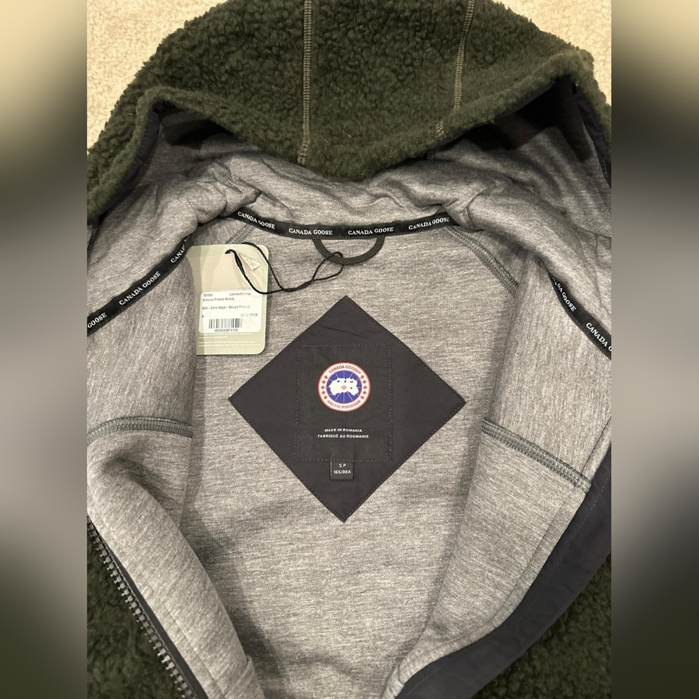 NWT Canada Goose Simcoe Oversized Hoodie Pile Fleece Dark Sage Size Small - Picture 10 of 12
